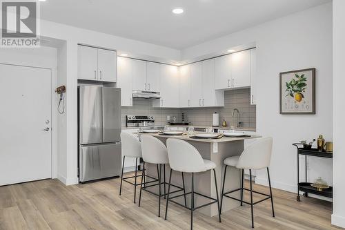 1057 Frost Road Unit# 105, Kelowna, BC - Indoor Photo Showing Kitchen With Stainless Steel Kitchen