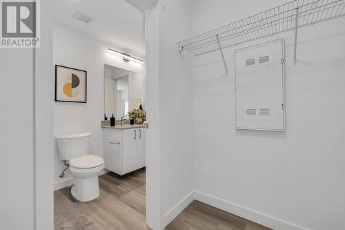 1057 Frost Road Unit# 105, Kelowna, BC - Indoor Photo Showing Bathroom