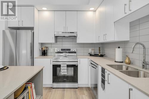 1057 Frost Road Unit# 105, Kelowna, BC - Indoor Photo Showing Kitchen With Stainless Steel Kitchen With Double Sink With Upgraded Kitchen