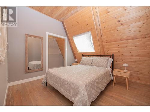 2140 Saddleview Avenue, Lumby, BC - Indoor Photo Showing Bedroom