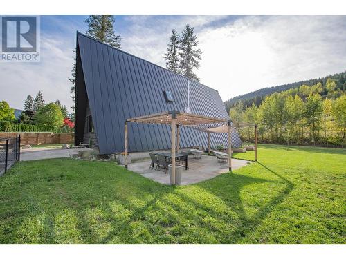 2140 Saddleview Avenue, Lumby, BC - Outdoor