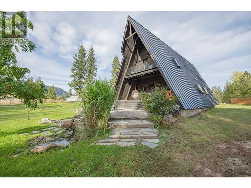 2140 Saddleview Avenue, Lumby, BC - Outdoor