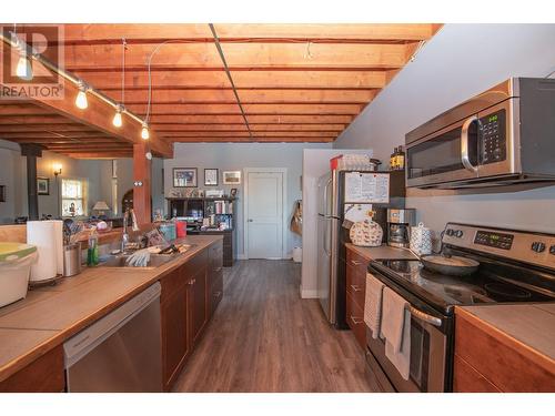 2140 Saddleview Avenue, Lumby, BC - Indoor Photo Showing Kitchen With Double Sink