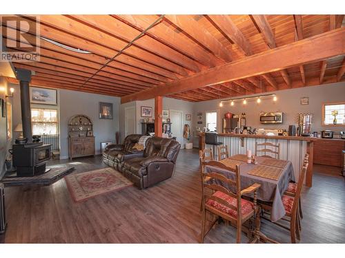 2140 Saddleview Avenue, Lumby, BC - Indoor Photo Showing Living Room