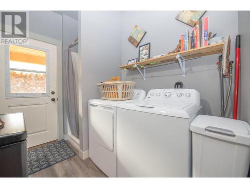 2140 Saddleview Avenue, Lumby, BC - Indoor Photo Showing Laundry Room