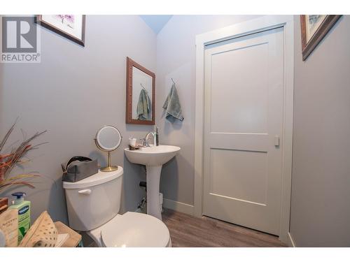 2140 Saddleview Avenue, Lumby, BC - Indoor Photo Showing Bathroom