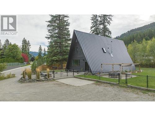 2140 Saddleview Avenue, Lumby, BC - Outdoor