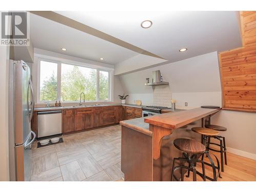 2140 Saddleview Avenue, Lumby, BC - Indoor Photo Showing Kitchen