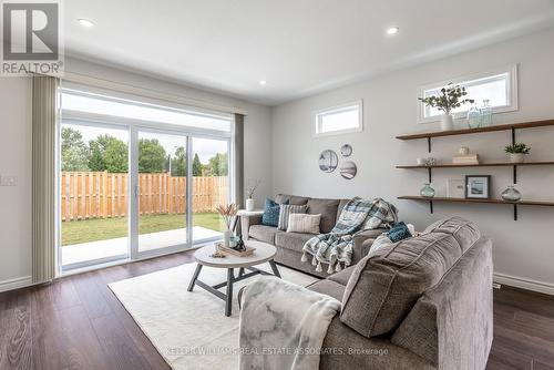 115 Lanz Boulevard, Chatham-Kent, ON - Indoor Photo Showing Living Room