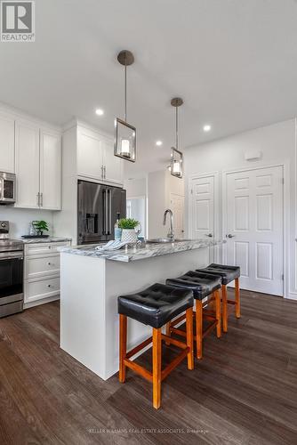 115 Lanz Boulevard, Chatham-Kent, ON - Indoor Photo Showing Kitchen With Upgraded Kitchen