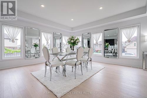 6074 Pauline Drive, Niagara Falls, ON - Indoor Photo Showing Dining Room