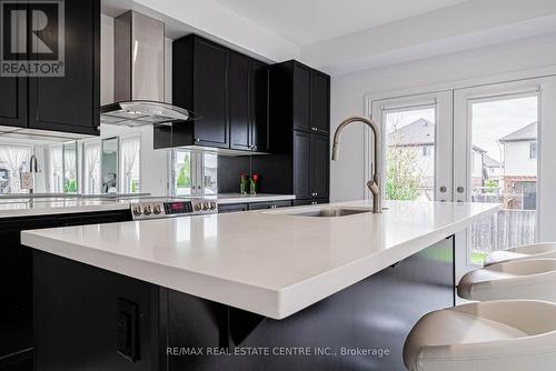 6074 Pauline Drive, Niagara Falls, ON - Indoor Photo Showing Kitchen