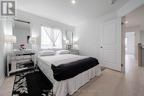 6074 Pauline Drive, Niagara Falls, ON - Indoor Photo Showing Bedroom