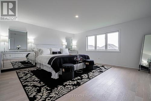 6074 Pauline Drive, Niagara Falls, ON - Indoor Photo Showing Bedroom