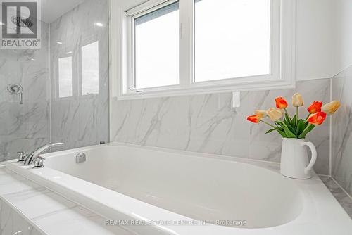 6074 Pauline Drive, Niagara Falls, ON - Indoor Photo Showing Bathroom