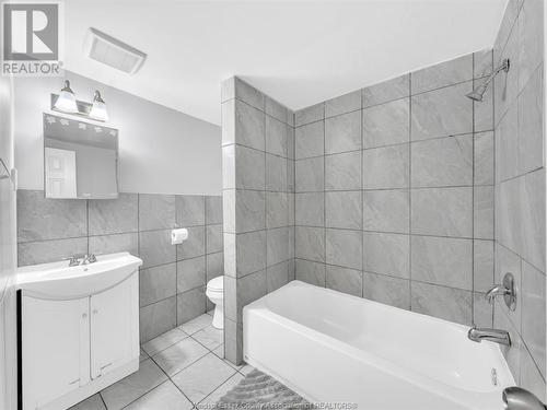 1255 Windsor Avenue, Windsor, ON - Indoor Photo Showing Bathroom