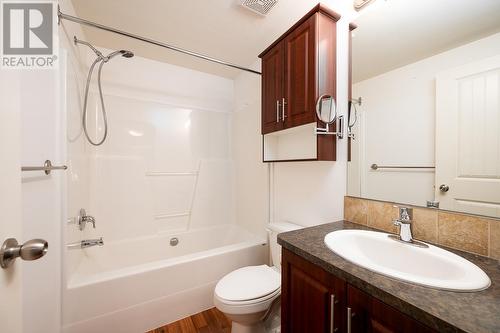 C10-7155 Dallas Drive, Kamloops, BC - Indoor Photo Showing Bathroom