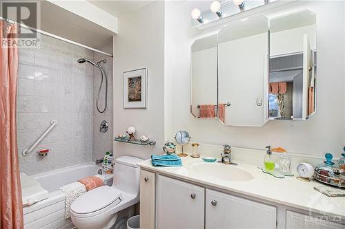 main bathroom - 915 Elmsmere Road Unit#403, Ottawa, ON - Indoor Photo Showing Bathroom