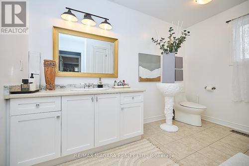 114 Wallace Avenue S, Welland, ON - Indoor Photo Showing Bathroom