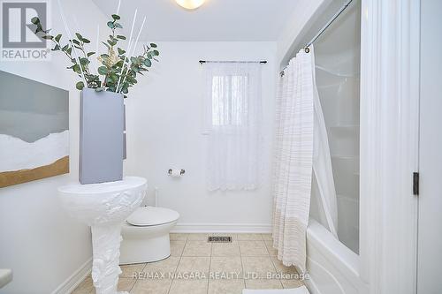 114 Wallace Avenue S, Welland, ON - Indoor Photo Showing Bathroom