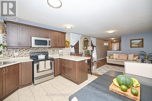 114 Wallace Avenue S, Welland, ON - Indoor Photo Showing Kitchen