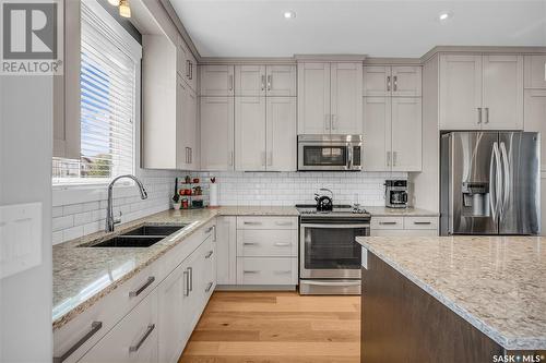 446 Mahabir Crescent, Saskatoon, SK - Indoor Photo Showing Kitchen With Double Sink With Upgraded Kitchen