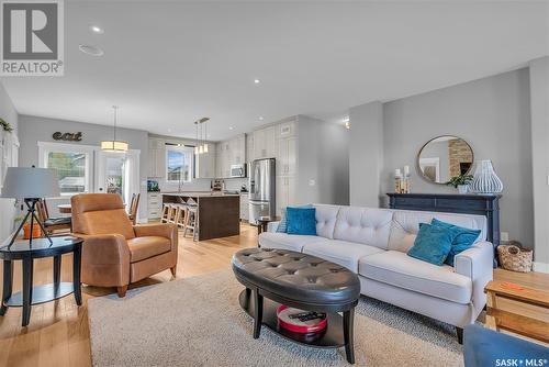 446 Mahabir Crescent, Saskatoon, SK - Indoor Photo Showing Living Room