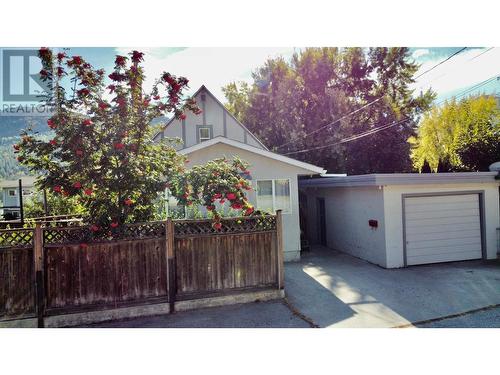 875 Kipling Street, Warfield, BC - Outdoor