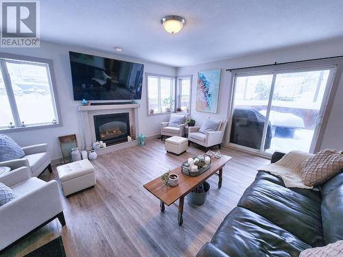 875 Kipling Street, Warfield, BC - Indoor Photo Showing Living Room With Fireplace