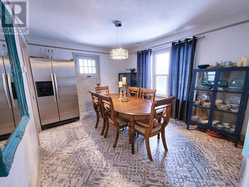 875 Kipling Street, Warfield, BC - Indoor Photo Showing Dining Room