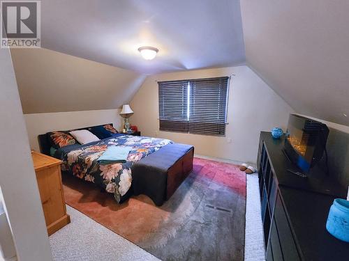 875 Kipling Street, Warfield, BC - Indoor Photo Showing Bedroom