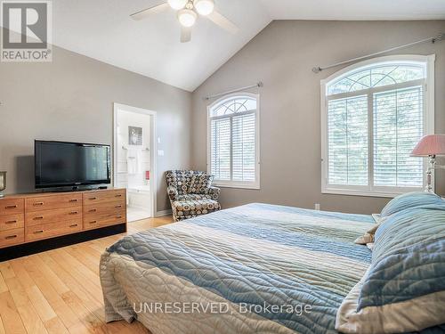 34 Briar Gate Way, New Tecumseth, ON - Indoor Photo Showing Bedroom