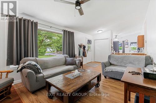 69 Booster Park Road, Marmora And Lake, ON - Indoor Photo Showing Living Room