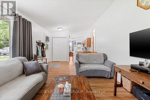 69 Booster Park Road, Marmora And Lake, ON - Indoor Photo Showing Living Room