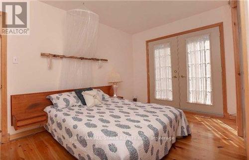 355 Kennedy Drive, Kawartha Lakes (Bobcaygeon), ON - Indoor Photo Showing Bedroom