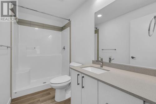 1057 Frost Road Unit# 402, Kelowna, BC - Indoor Photo Showing Bathroom