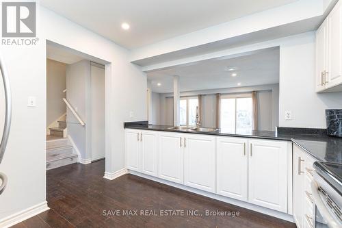 76 - 400 Vodden Street E, Brampton, ON - Indoor Photo Showing Kitchen