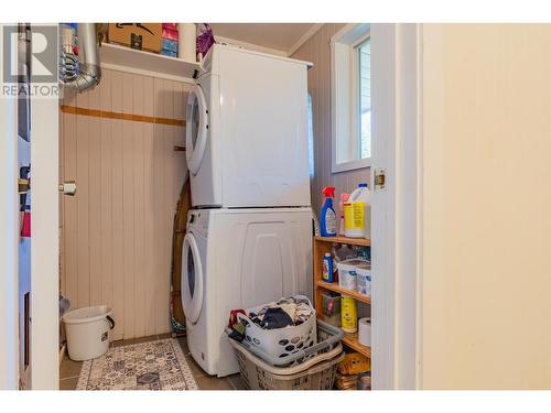 2396 Nault  Road, Castlegar, BC - Indoor Photo Showing Laundry Room