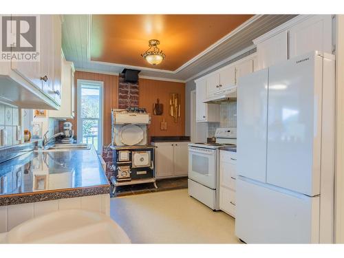 2396 Nault  Road, Castlegar, BC - Indoor Photo Showing Kitchen With Double Sink