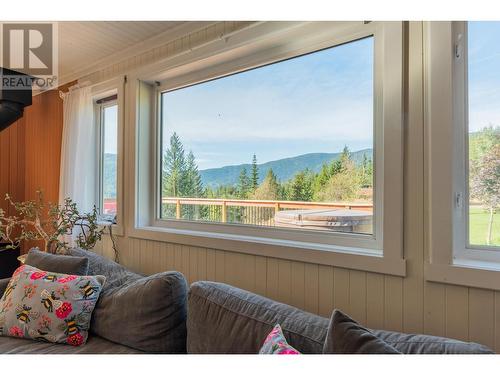 2396 Nault  Road, Castlegar, BC - 