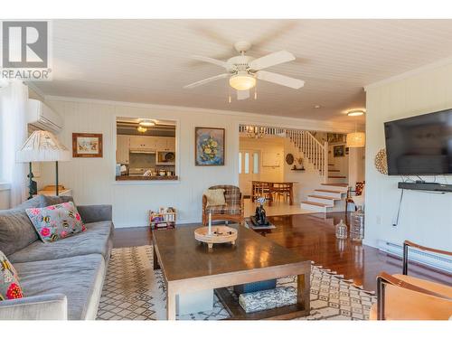 2396 Nault  Road, Castlegar, BC - Indoor Photo Showing Living Room