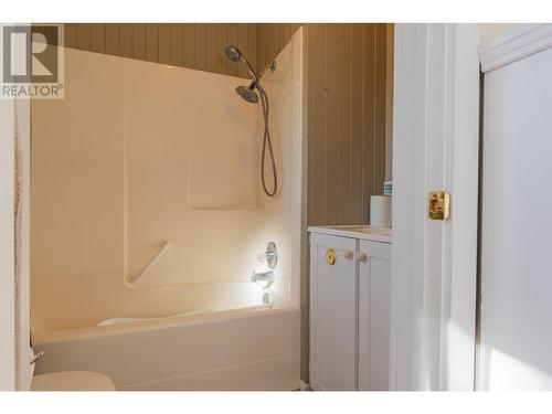 2396 Nault  Road, Castlegar, BC - Indoor Photo Showing Bathroom