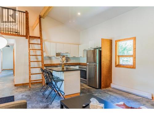 2396 Nault  Road, Castlegar, BC - Indoor Photo Showing Kitchen