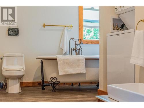 2396 Nault  Road, Castlegar, BC - Indoor Photo Showing Bathroom