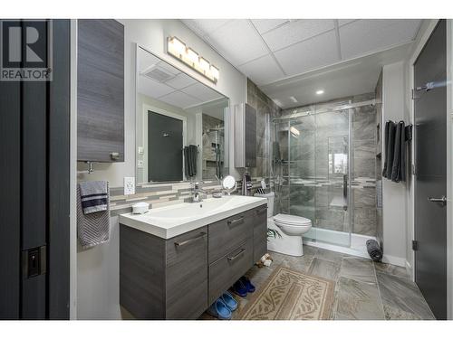 8972 Bayswater Place, Vernon, BC - Indoor Photo Showing Bathroom