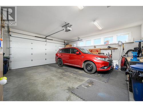 8972 Bayswater Place, Vernon, BC - Indoor Photo Showing Garage