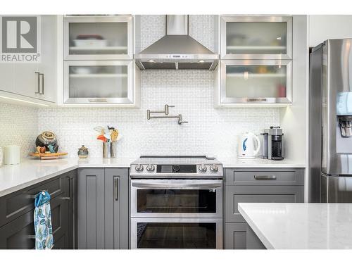 8972 Bayswater Place, Vernon, BC - Indoor Photo Showing Kitchen With Upgraded Kitchen