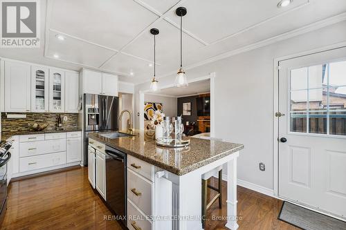 14 Jill Crescent, Brampton, ON - Indoor Photo Showing Kitchen With Upgraded Kitchen