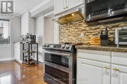 14 Jill Crescent, Brampton, ON - Indoor Photo Showing Kitchen