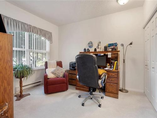 115-1485 Garnet Rd, Saanich, BC - Indoor Photo Showing Office